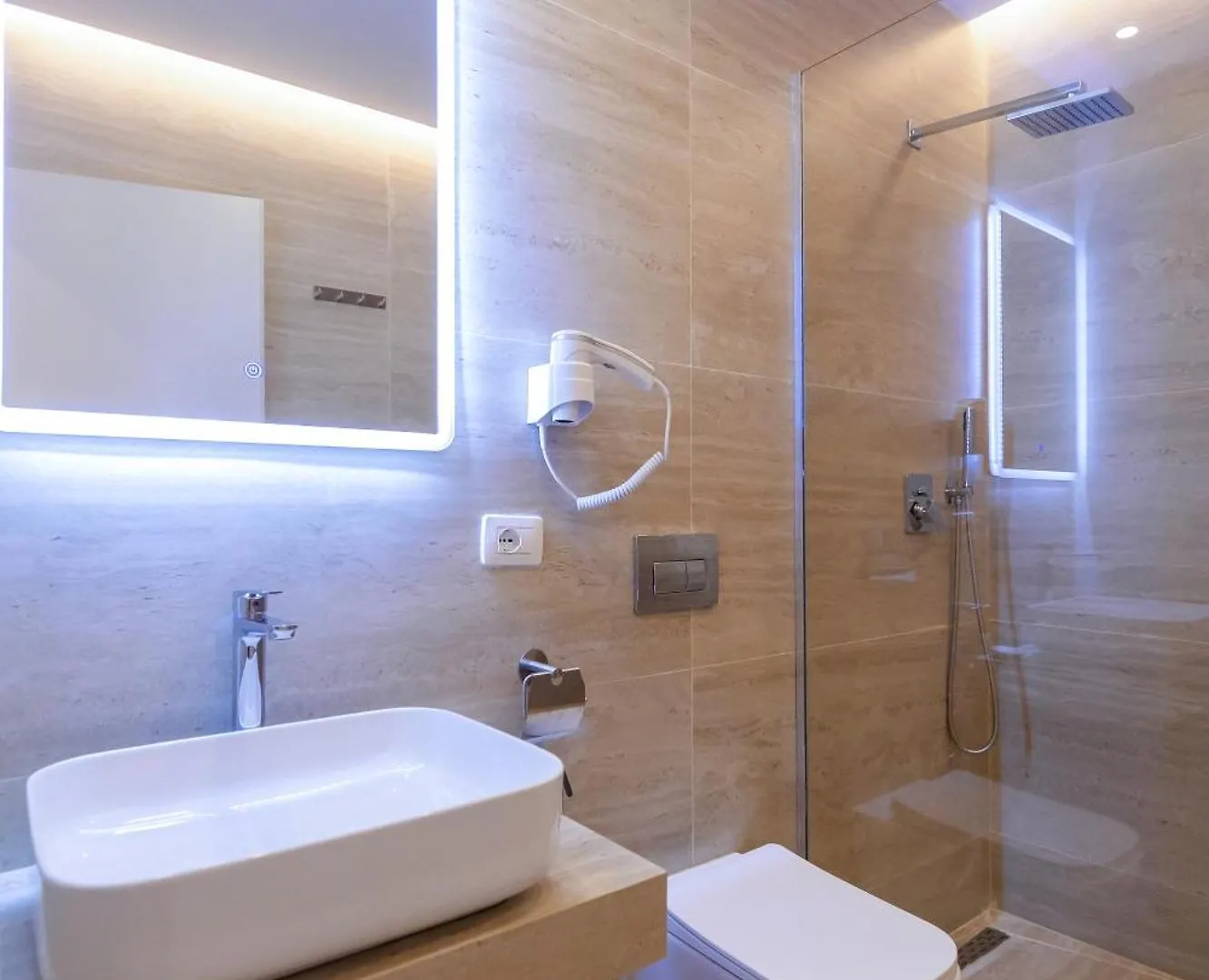 E'Lux Seaside Suites Vlora 0*, Vlorë